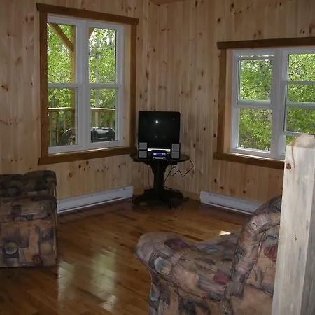 Chalet Des Noisetiers Tadoussac Exterior photo